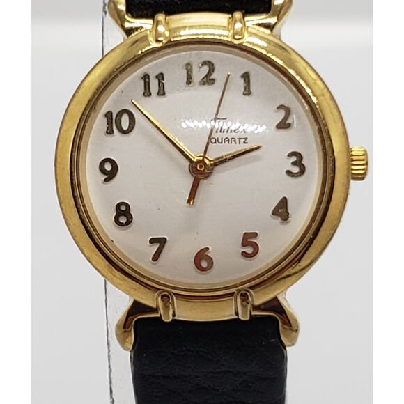 Timex Men's watch. Large face with gold trim. 377 BA CELL, T B4